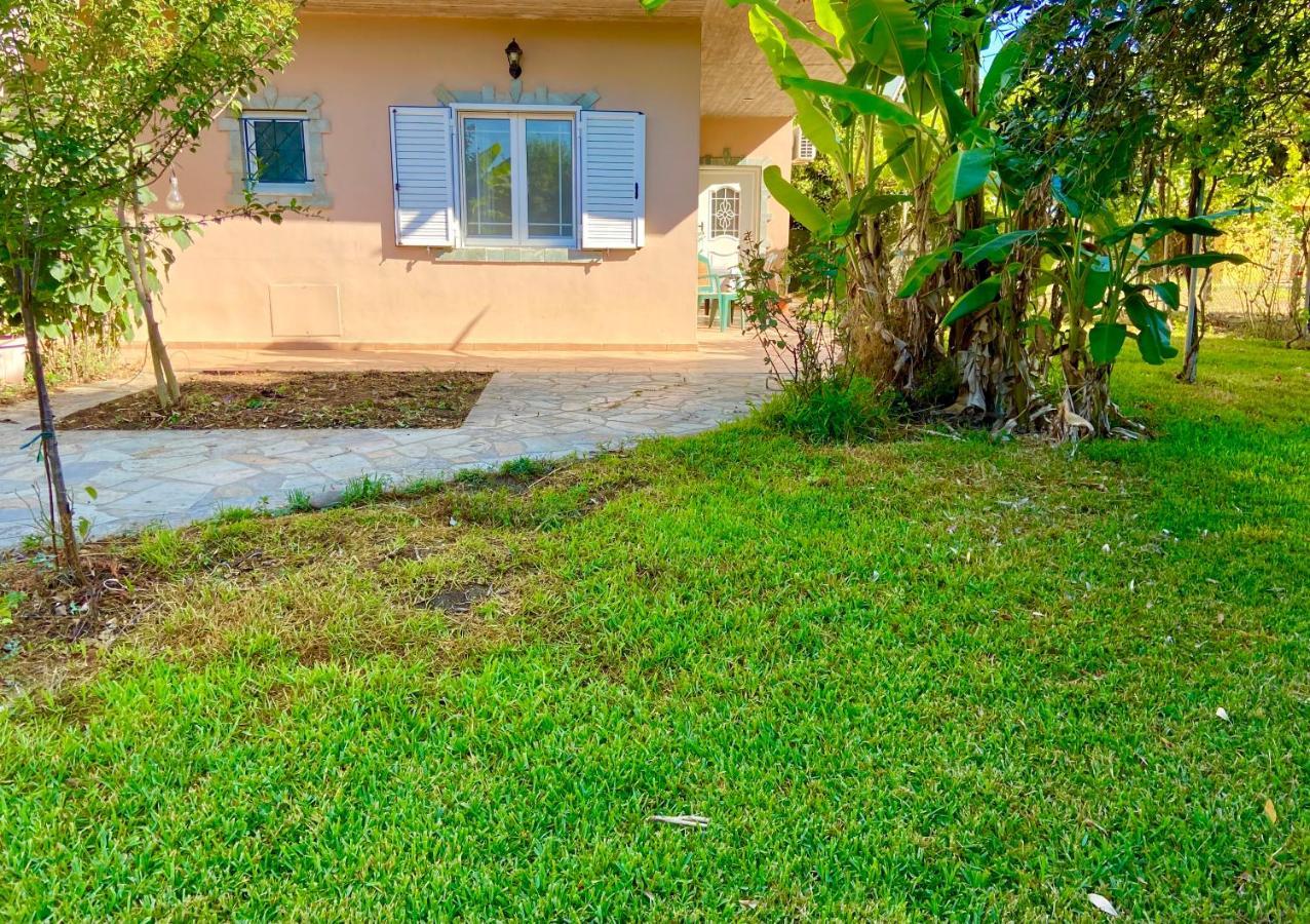 Cottage House,With Big Garden & Lawn Amaliada Buitenkant foto
